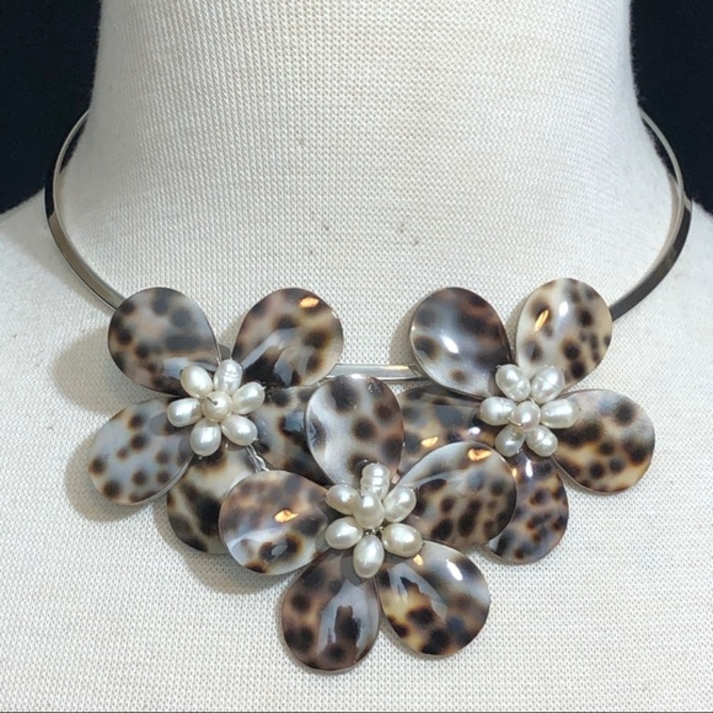 Seashell Fresh Water Pearl Flower Choker Necklace